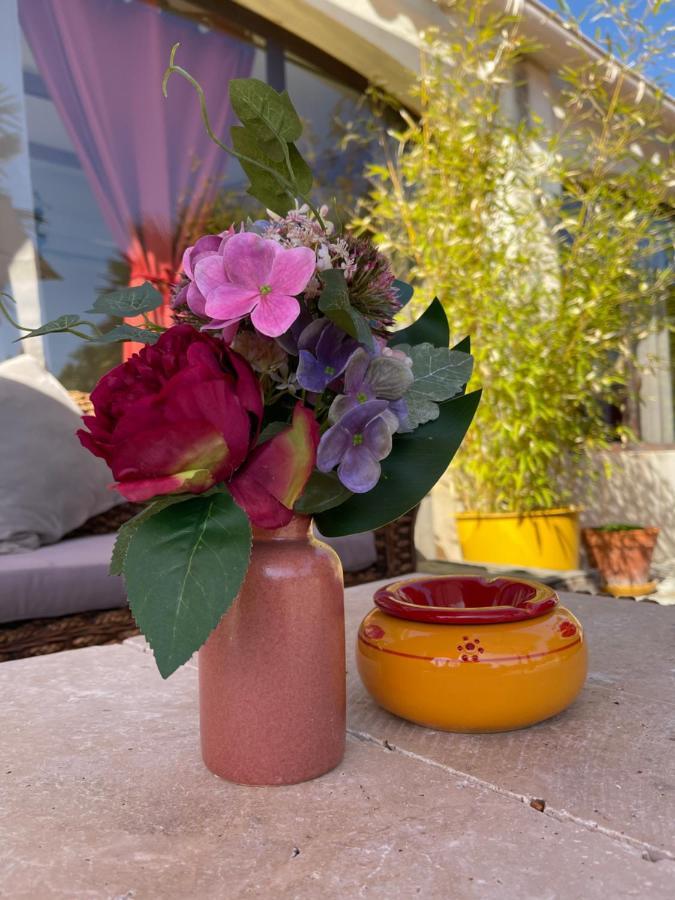 オルゴン Mas De La Butte Blanche Bed & Breakfast エクステリア 写真