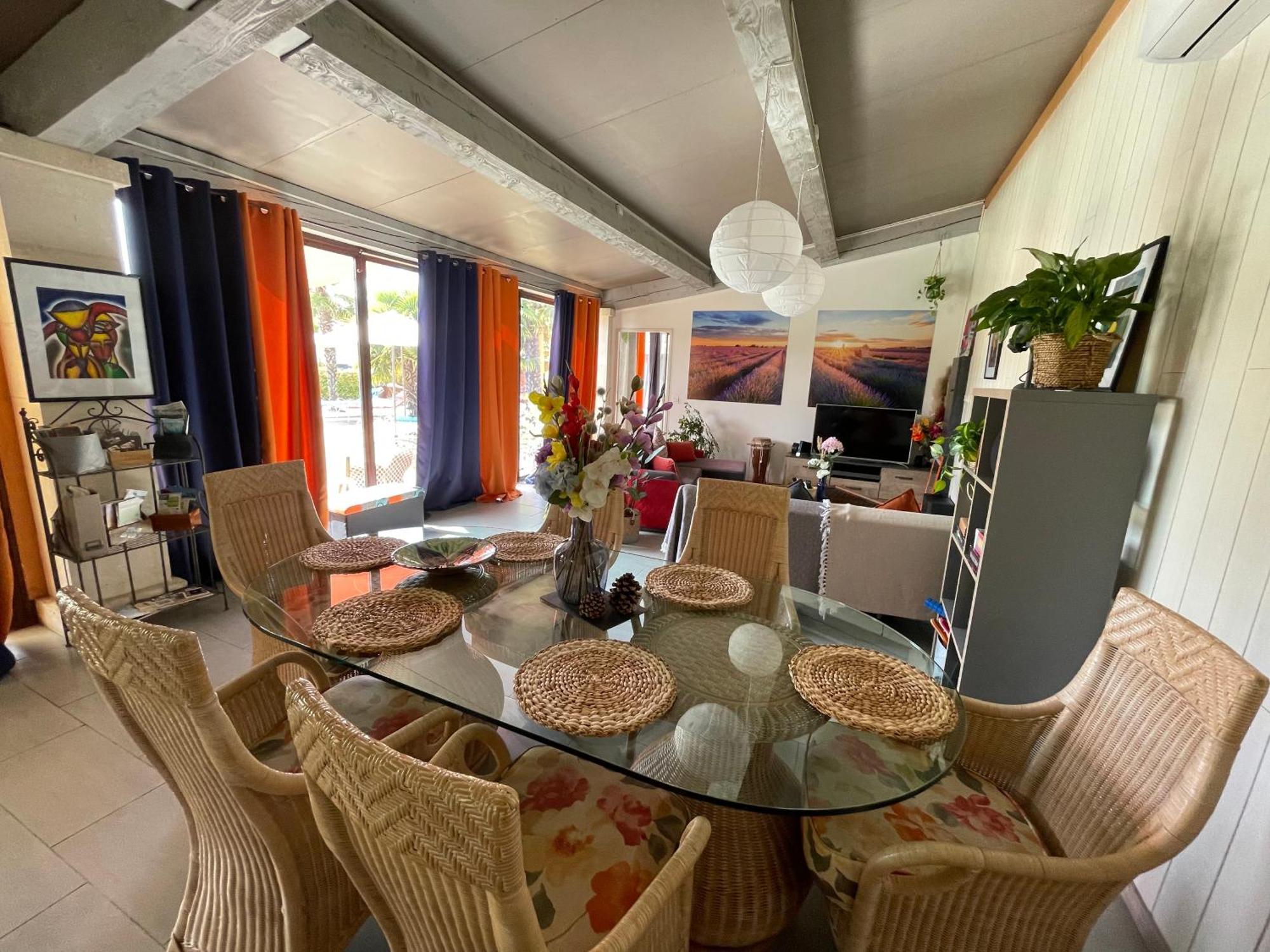 オルゴン Mas De La Butte Blanche Bed & Breakfast エクステリア 写真