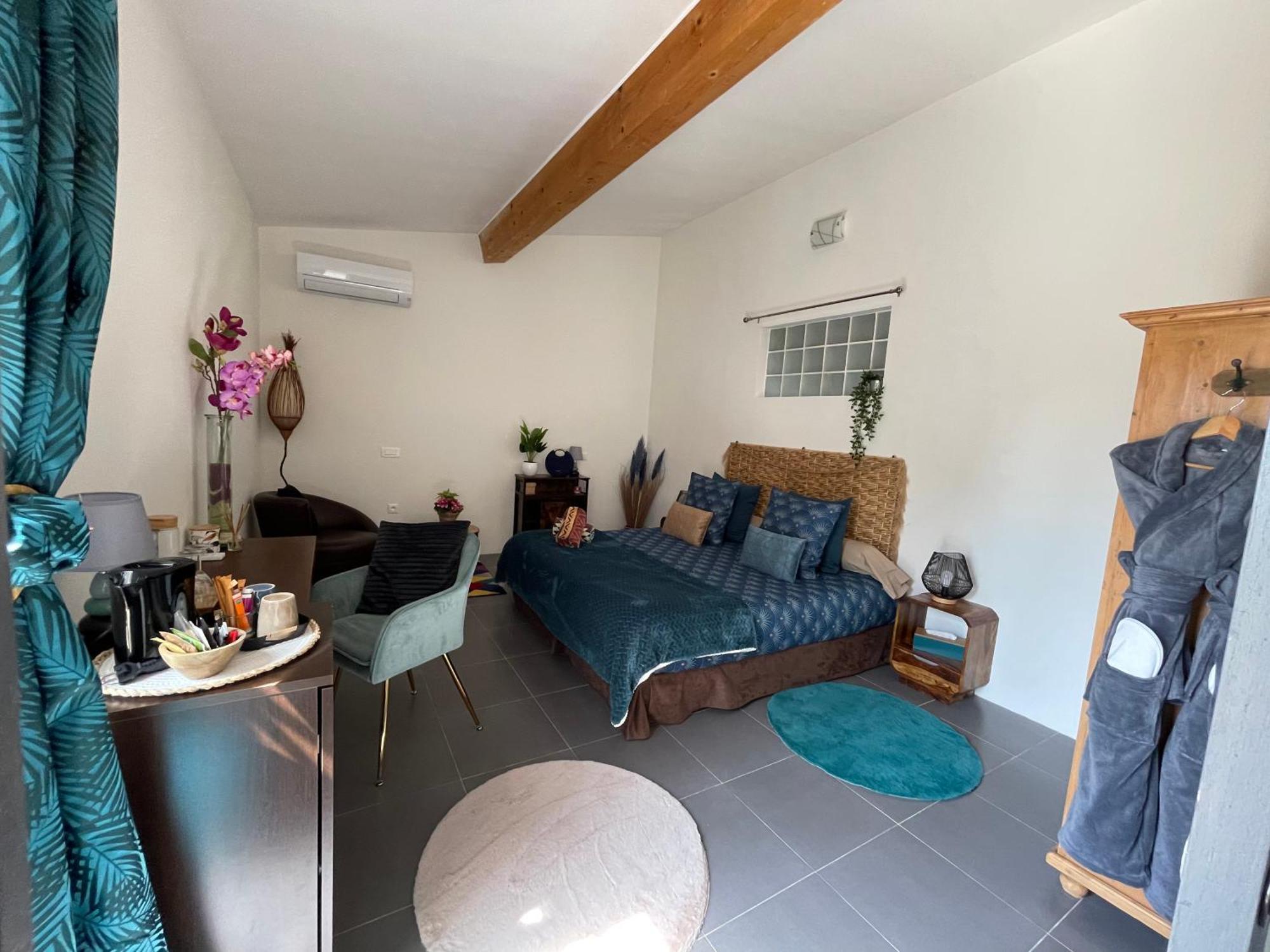 オルゴン Mas De La Butte Blanche Bed & Breakfast エクステリア 写真